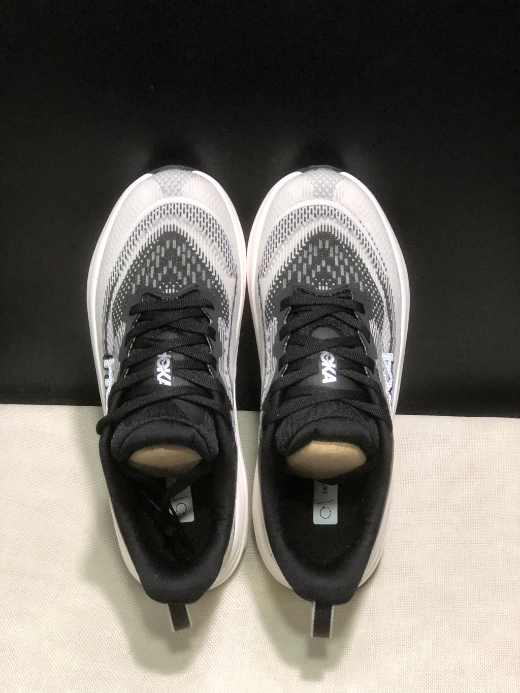 HOKA ONE ONE SKYFLOW