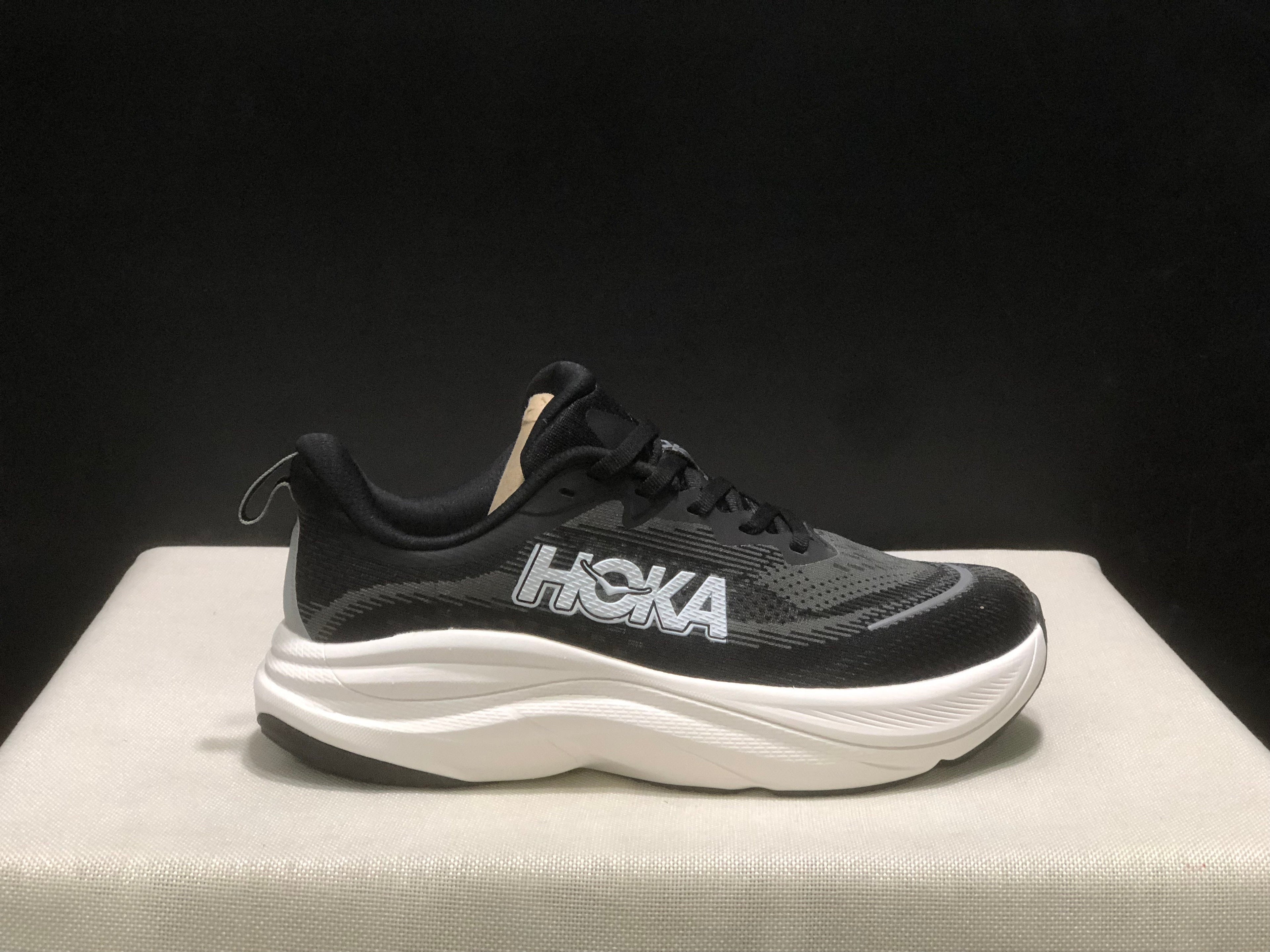 HOKA ONE ONE SKYFLOW