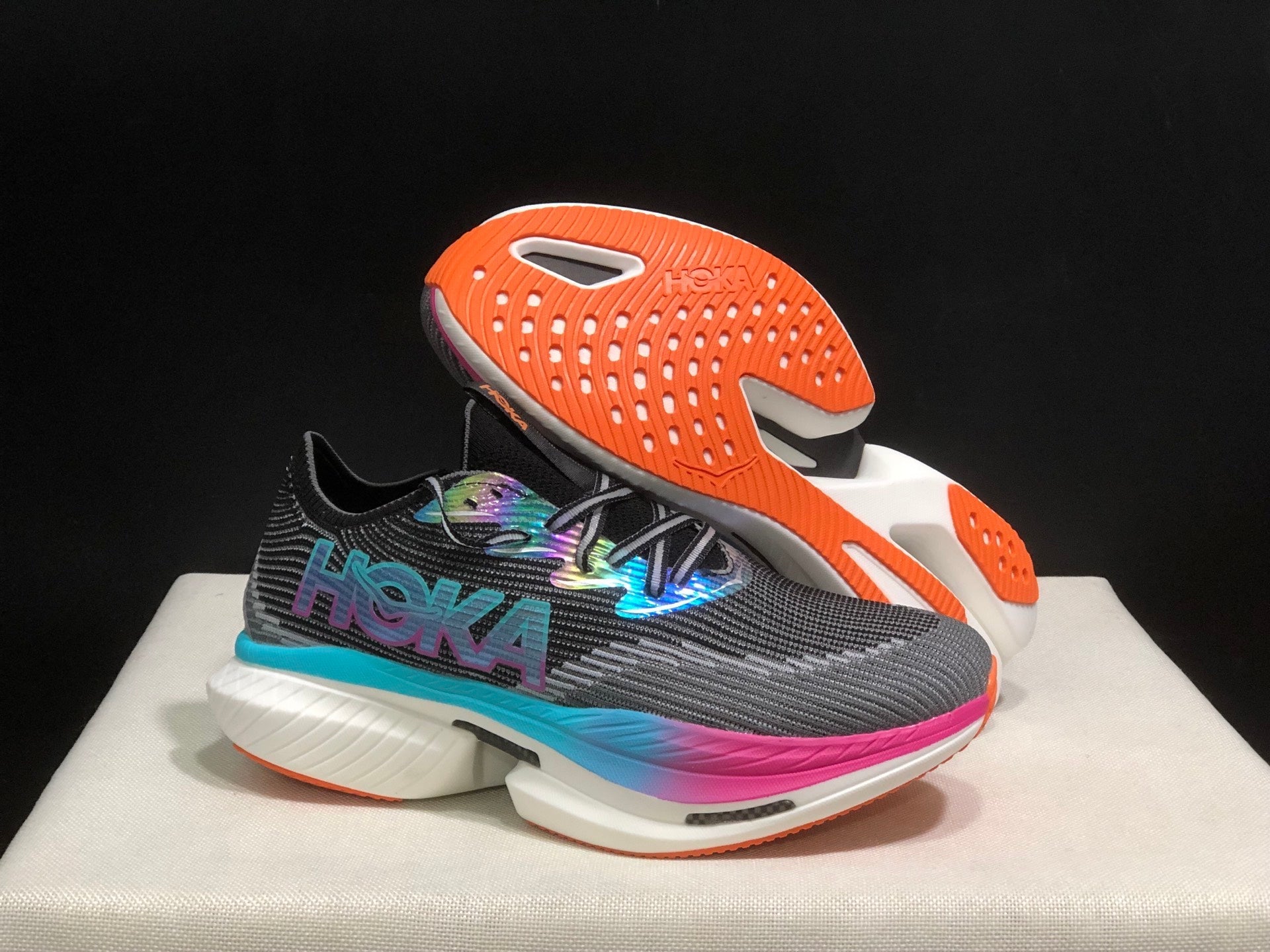 HOKA ONE ONE CIELO X1