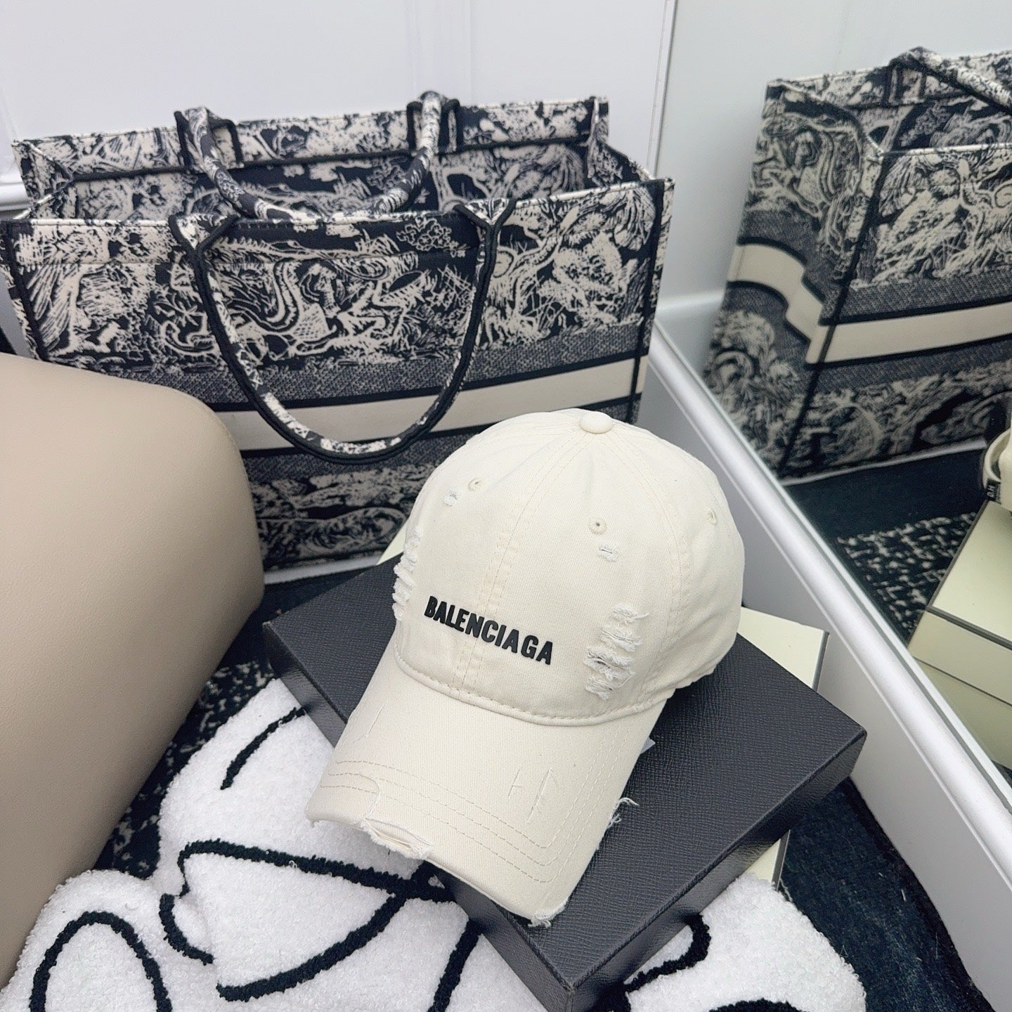 Balenciaga  Baseball Cap