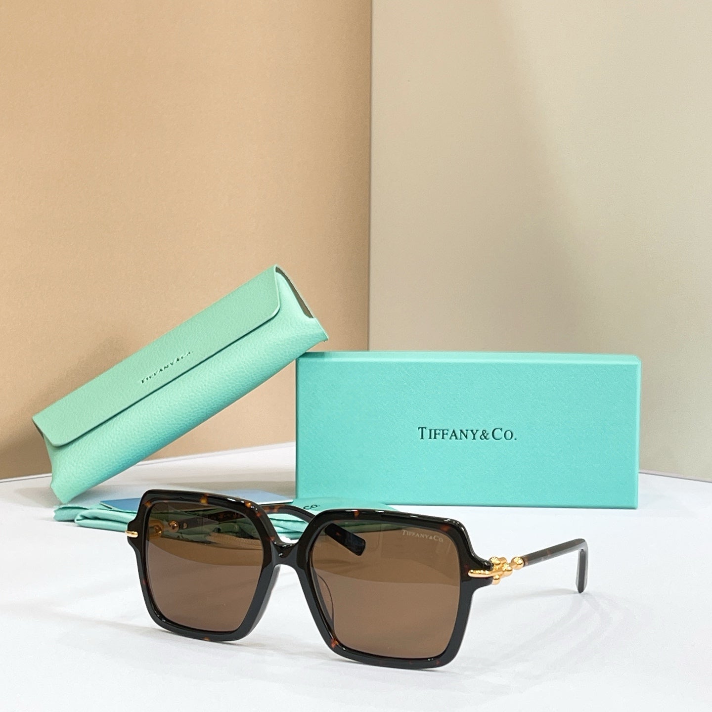 TIFFANY & CO. Sunglasses TF4260U