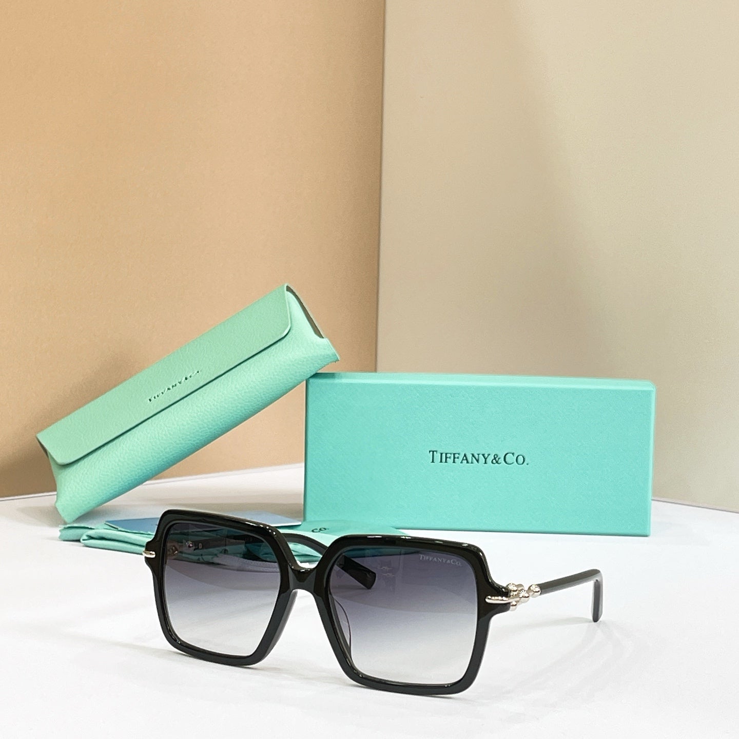 TIFFANY & CO. Sunglasses TF4260U