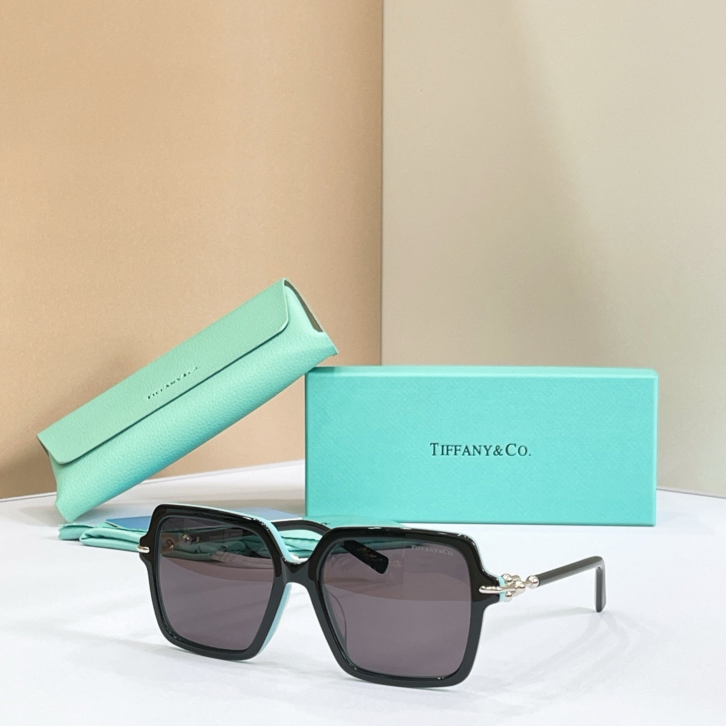 TIFFANY & CO. Sunglasses TF4260U