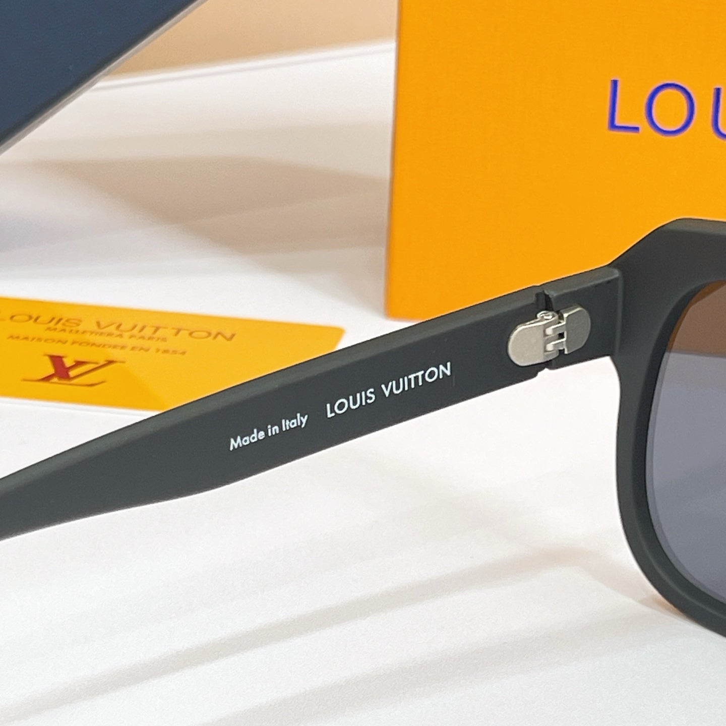 LOUIS VUITTON Sunglasses Z2878U